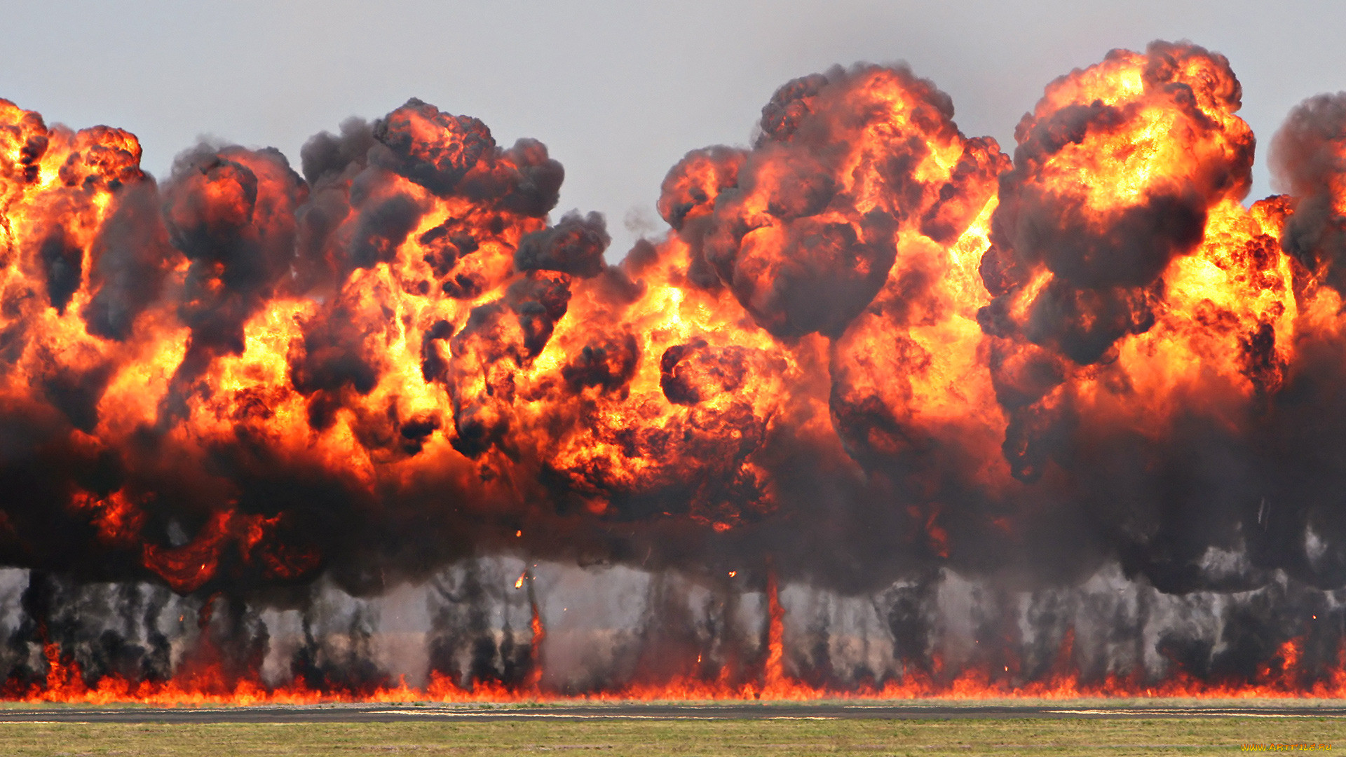 Обои Explosion Оружие -, обои для рабочего стола, фотографии explosion,  разное, взрывы, огонь, напалм, взрыв, дым Обои для рабочего стола, скачать  обои картинки заставки на рабочий стол.